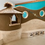 tischlerei_hamburg_holzwerkstatt_kaesebier_lehmhütte_lehmhaus_kinderhaus__spielhaus_spielpodest_spielebene_krippenpodest_kita_kindergarten_IMG_4166
