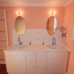 tischlerei_hamburg_holzwerkstatt_kaesebier_villa_schokominza_ferienhaus_groemitz_badezimmermoebel_waschtisch-2