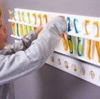 15er-zahnbuerstenleiste_zahnbuerstenhalter_zahnhygiene_kindergarten_kita_krippe_zahngesundheit_zaehne_putzen_kita_shop_zahnpflege_zahnbürstenleisten_kaesebier_tischlerei_holzwerkstatt-3715