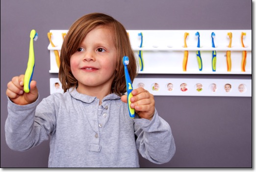 kita-shop.com_tischlerei_holzwerkstatt_kaesebier_hamburg_zahnpflege_zaehne_putzen_in_kita_kiga_kindergarten_kindertagesstaette_krippe_zahnbuerstenleiste_zahnbuerstenhalter_3623.jpg