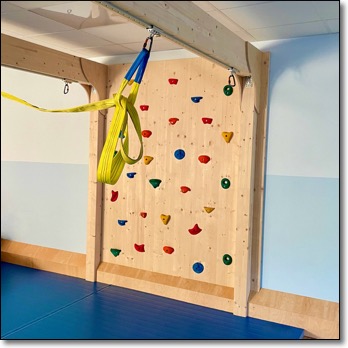 tischlerei_hamburg_holzwerkstatt_kaesebier_spielpodest_bewegungsbaustelle_bewegungsparcour_bewegungskita_kitapodest_bewegungsraum_23a6a-2.jpg