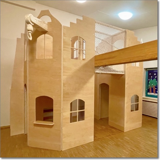 tischlerei_hamburg_holzwerkstatt_kaesebier_kinderhaus_spielhaus_spielpodest_spielebene_krippenpodest_tischler_kita_kindergarten_kinderkrippe_23a84.jpg