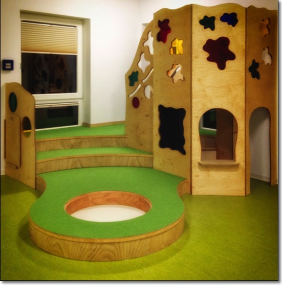 spielpodest_spielebene_hochebene_spielhaus_schlafpodest_kindergarten_krippe_kita_tischlerei_hamburg_holzwerkstatt_kaesebier