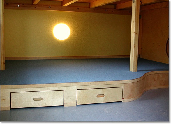 spielpodest_spielebene_hochebene_spielhaus_schlafpodest_kindergarten_krippe_kita_tischlerei_hamburg_holzwerkstatt_kaesebier