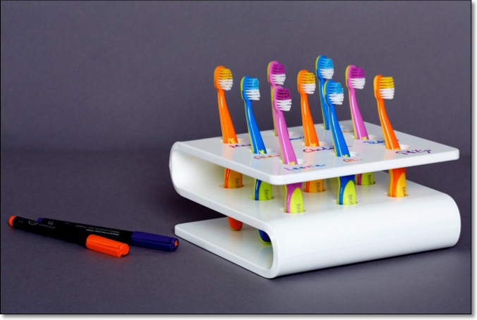 9er_zahnbuerstenbox_zahnpflege_in_der_kita_zahnbuerstenhalter_zahnbuerstenboxen_zaehneputzen_zaehne_putzen_zahnpflege_kita_kindergarten_krippe_zahnhygiene_zahngesundheit_tischlerei_holzwerkstatt_kaesebier_hamburg_kita-shop.com_0410